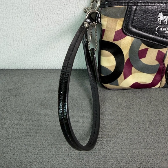 Coach appear Wristlet Horse & Carriage Logo Purple Lining Zip Top and Hang Tag - Picture 3 of 9